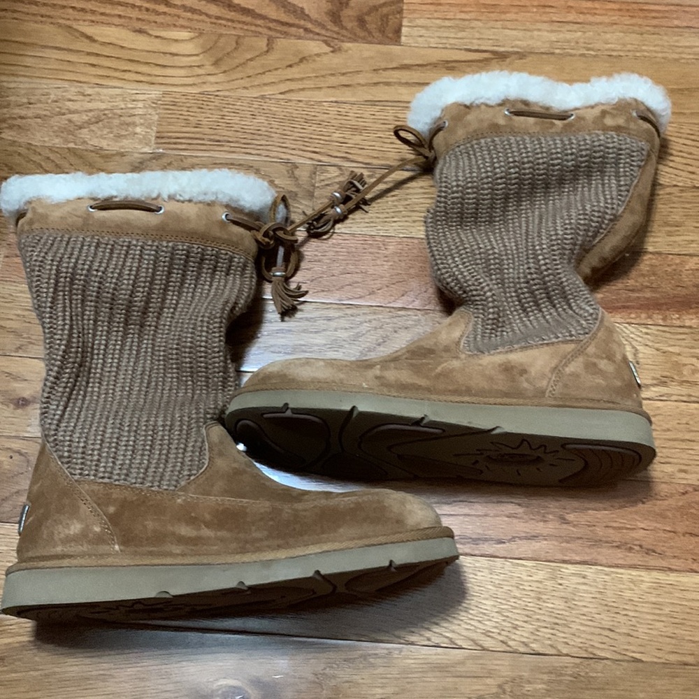 Ugg Boots Suburb Crochet a knot Boots